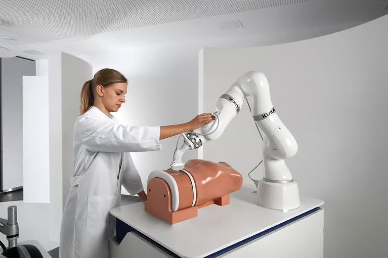 Medical Robotics Challenge 2.0: Apply now for the KUKA Innovation Award 2025